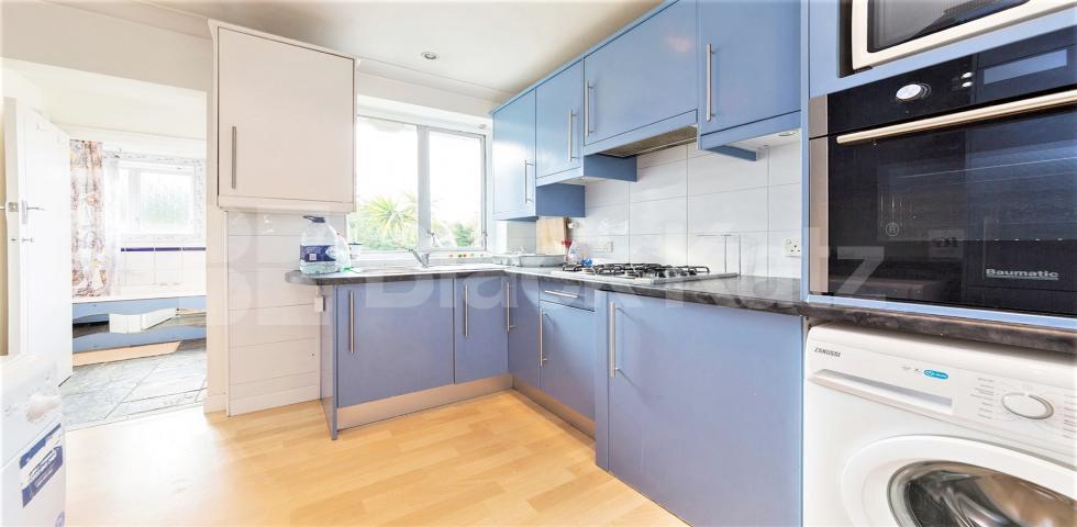 Modern and Central Apartment Connell Crescent , Park Royal